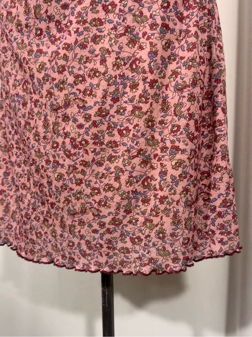 Early 2000s Xhilaration Floral Boho Midi Skirt - Picture 5 of 7